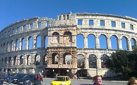 Apartment For Holidays In Pula