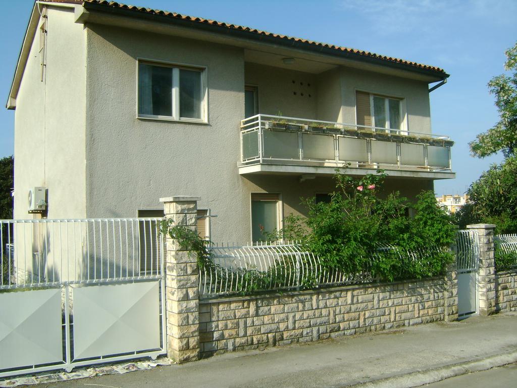 Apartment For Holidays In Pula Extérieur photo